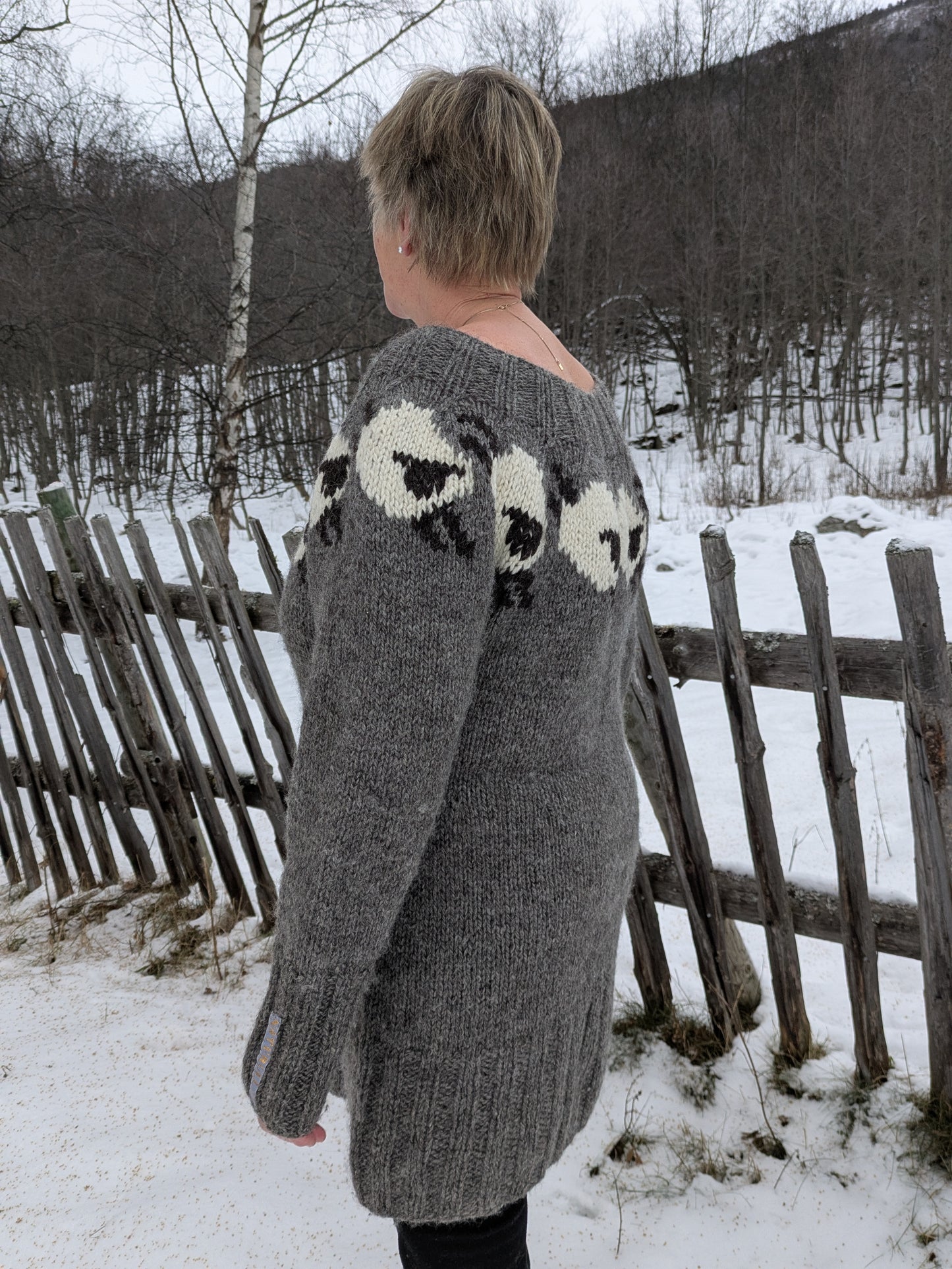 Garnpakke, kjole "Lykkelege sauar"