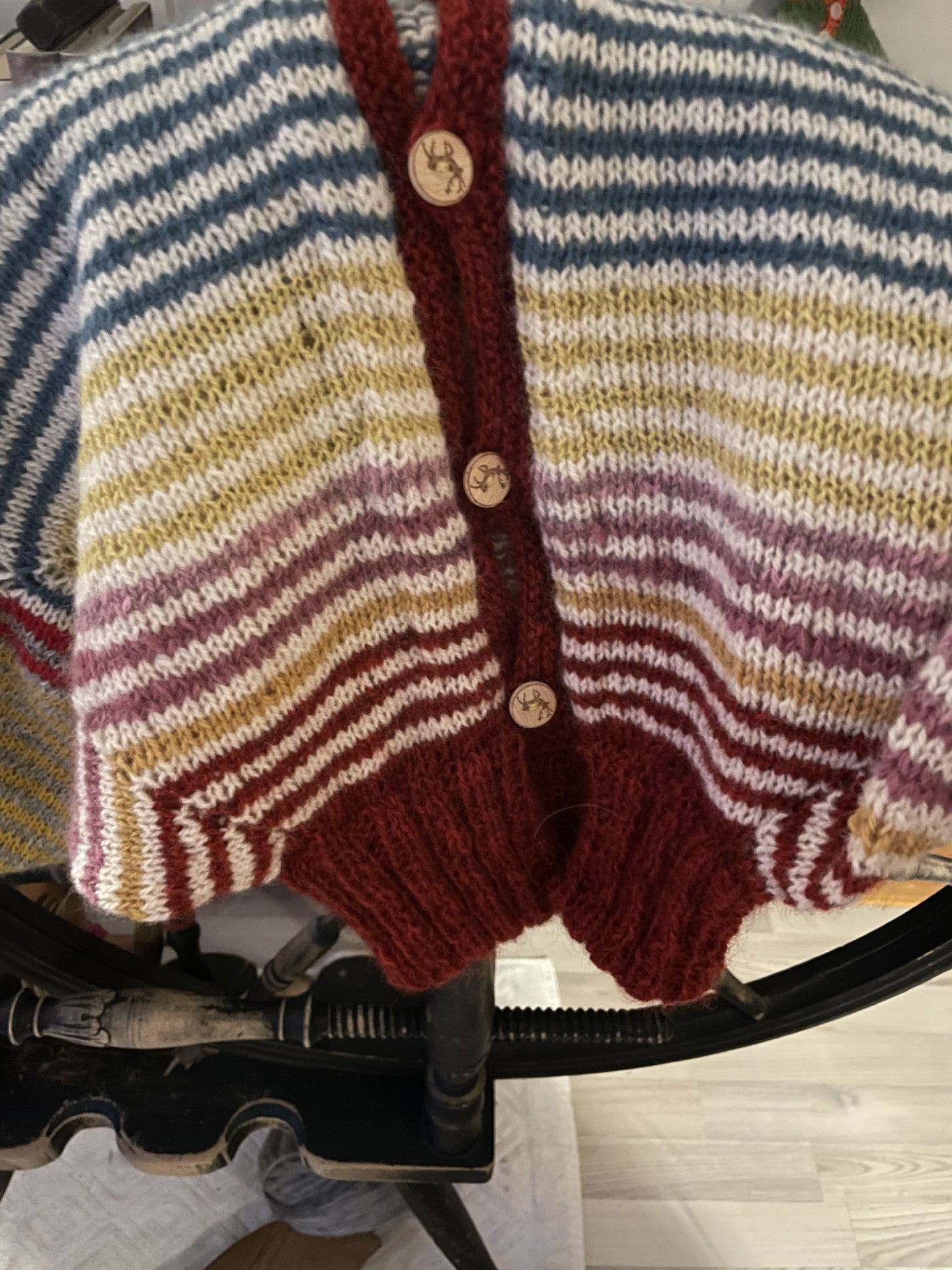Strikkeoppskrift på restegarn jakka
