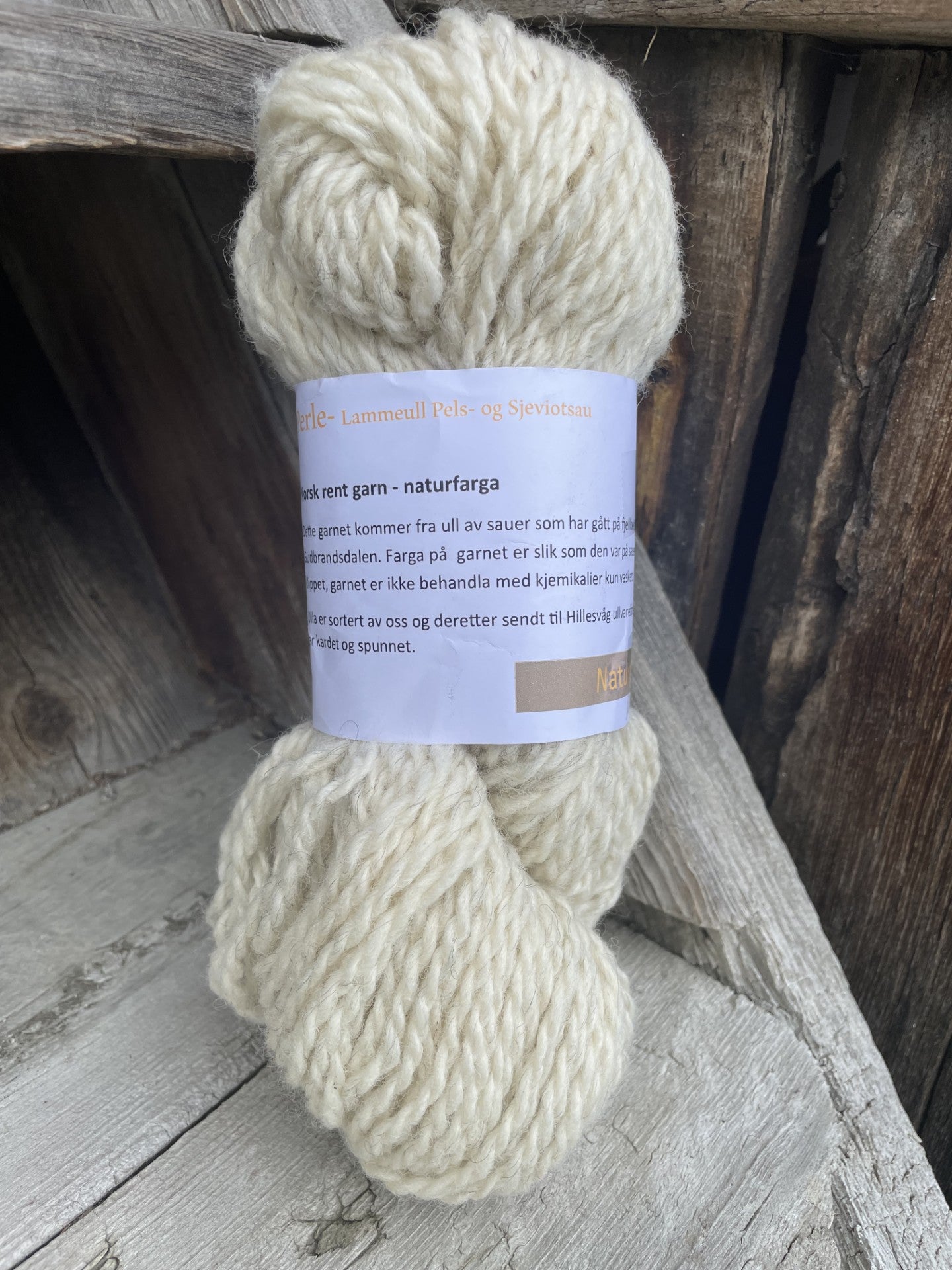 Sjeidde-garn fra spælsau og norsk kvit sau