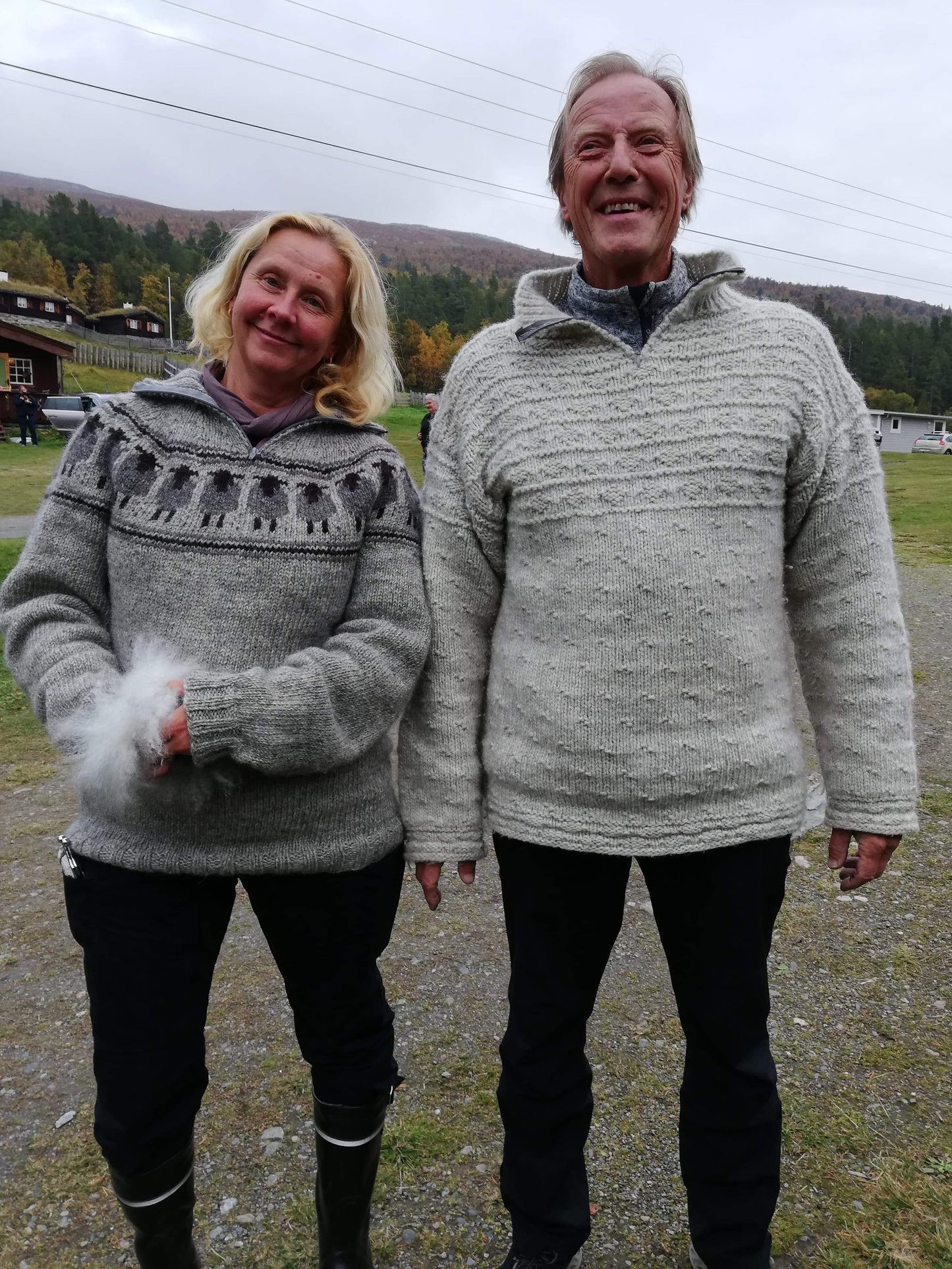 Bildet av ullgenser som vi selger garn og oppskrift til i vår nettbutikk.