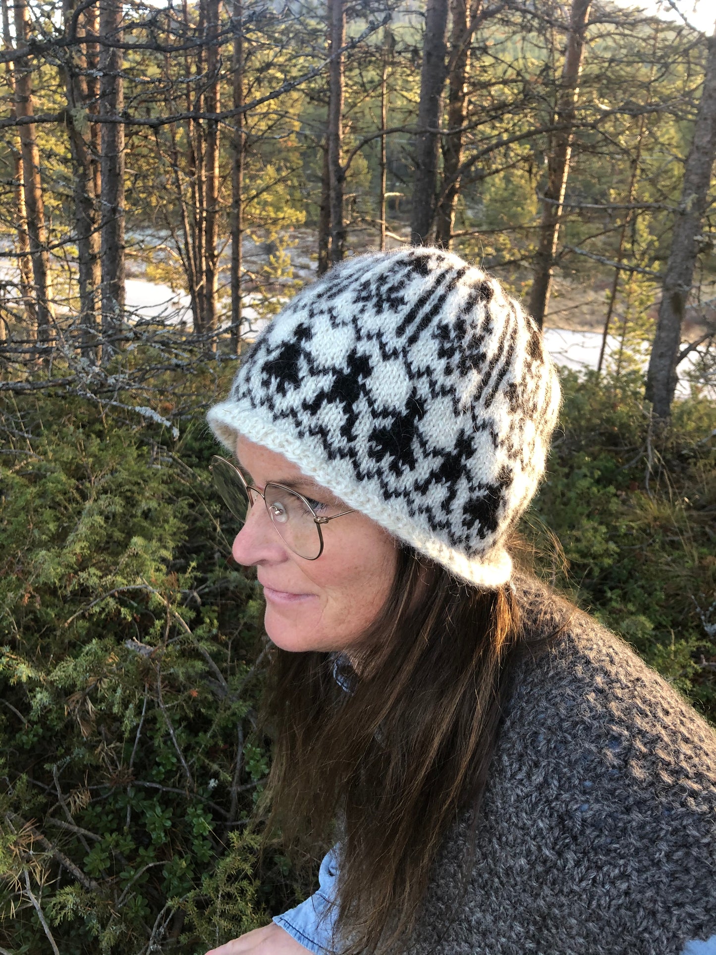 Bildet av lue med selbu mønster som vi selger oppskrift og garn til.
