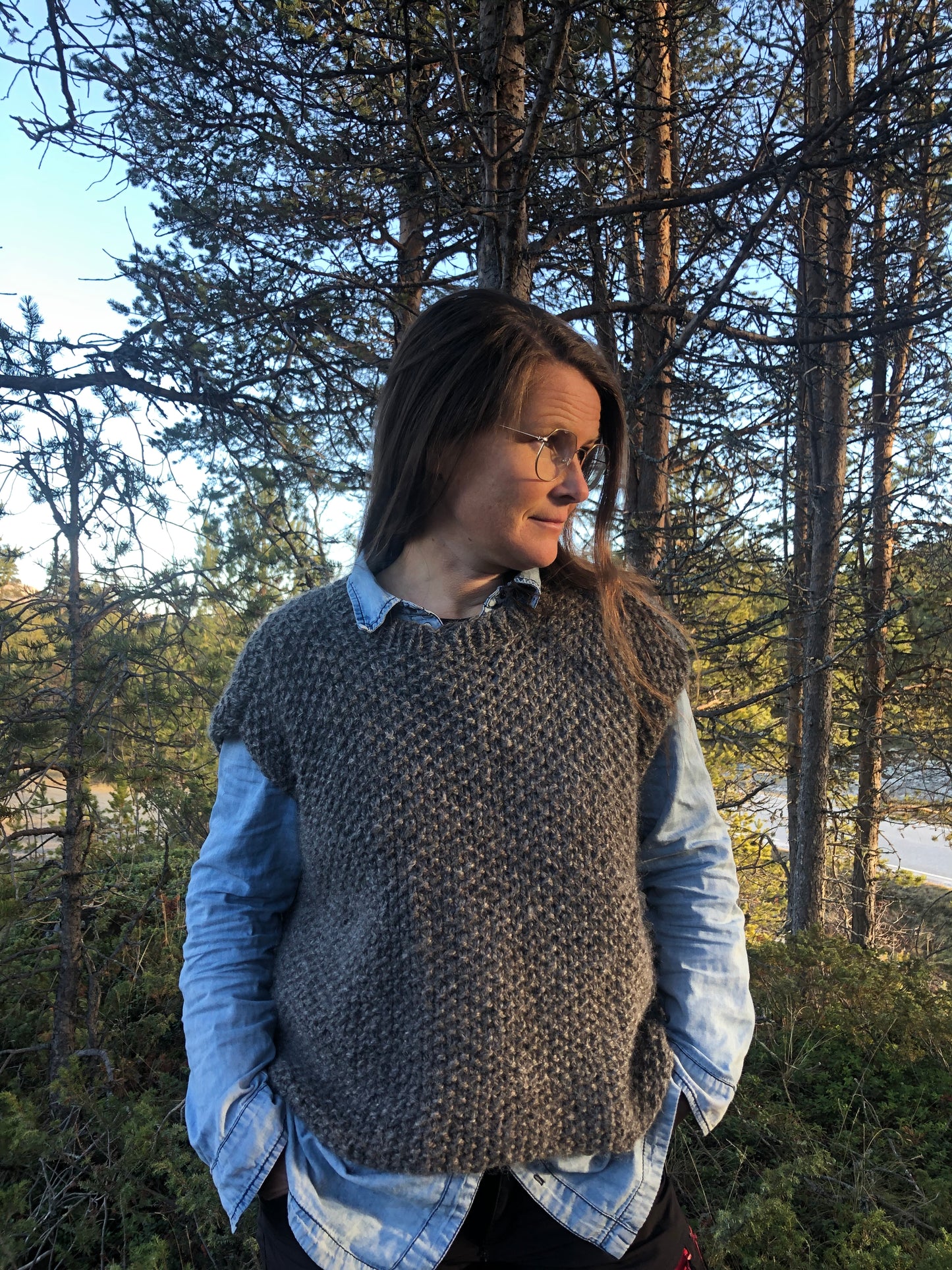 Bildet av enkel vest som vi selger både oppskrift og garn til.