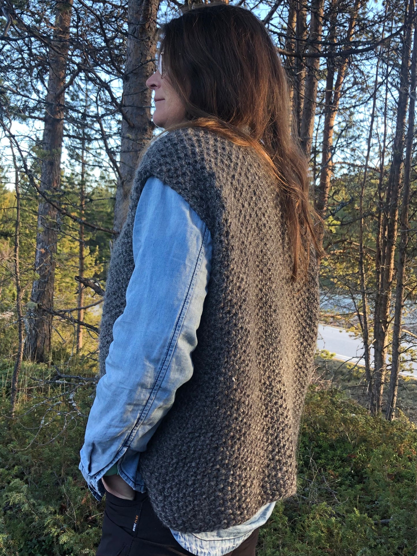 Bildet av enkel vest som vi selger både oppskrift og garn til.