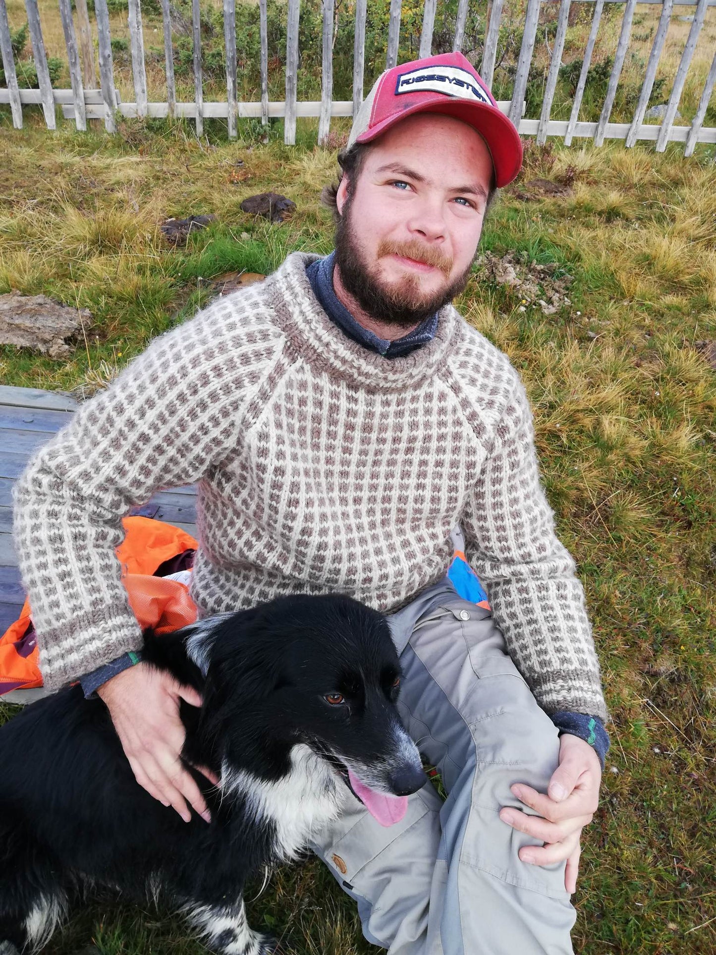 Tessand genser med rund hals-strikkeoppskrift