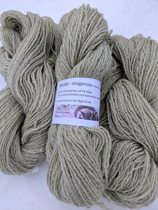 Naturgull "Sjeiddegarn" av Steigarull