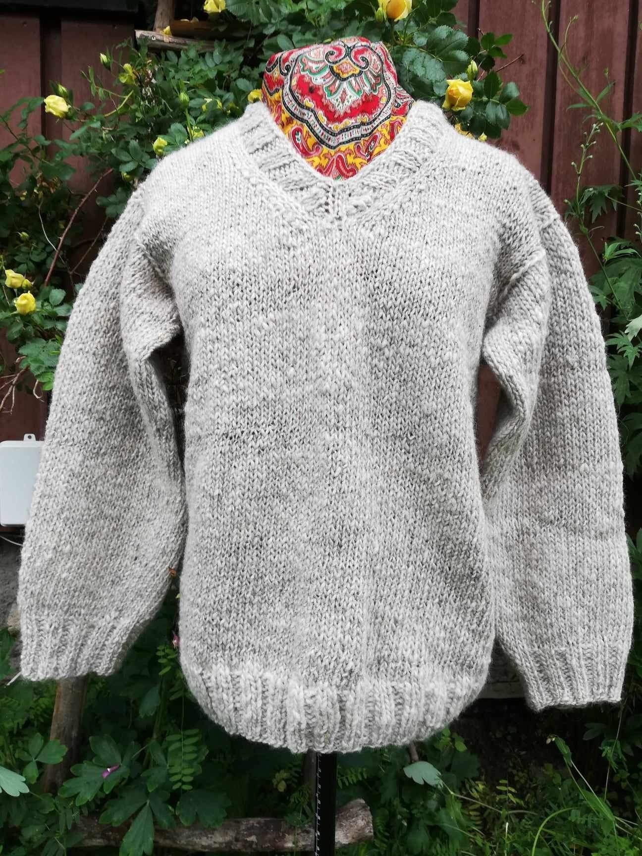 V-genser i heimspunne garn-strikkeoppskrift