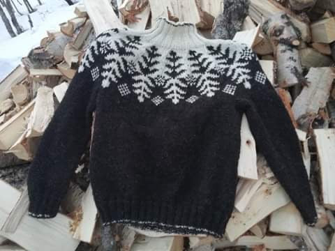 Bildet av fjellbu genseren som vi selger både oppskrift og garn til.